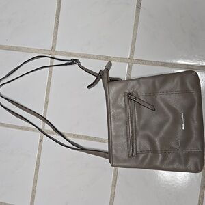 Roots small purse light beige, crossbody, lots of pockets with zippers